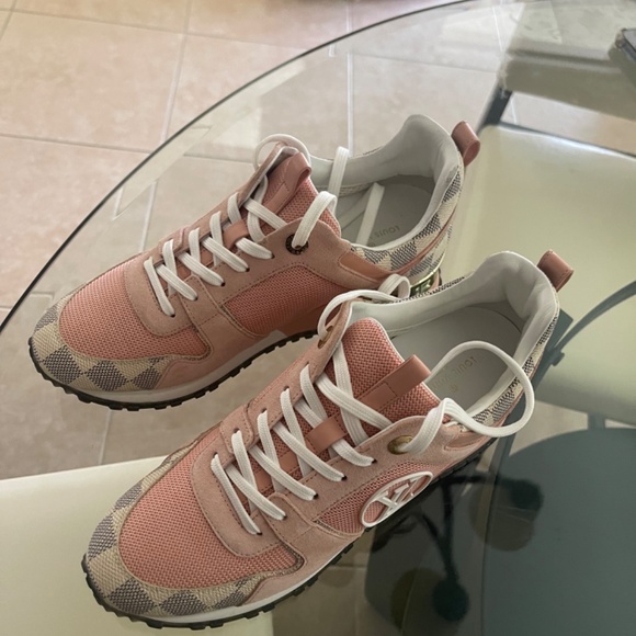 Louis Vuitton Sneakers - Picture 2 of 4